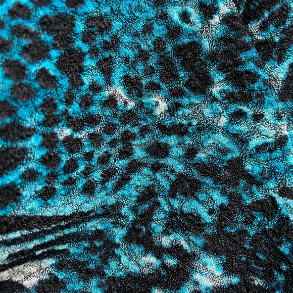 Black and teal top 3X animal print - Picture 2 of 3